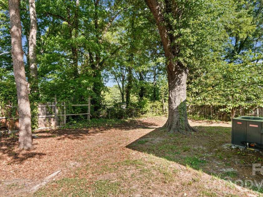 605 Park Terrace, Gastonia, NC 28054.  MLS# CAR4373381, YatesRealty ID 20186. 