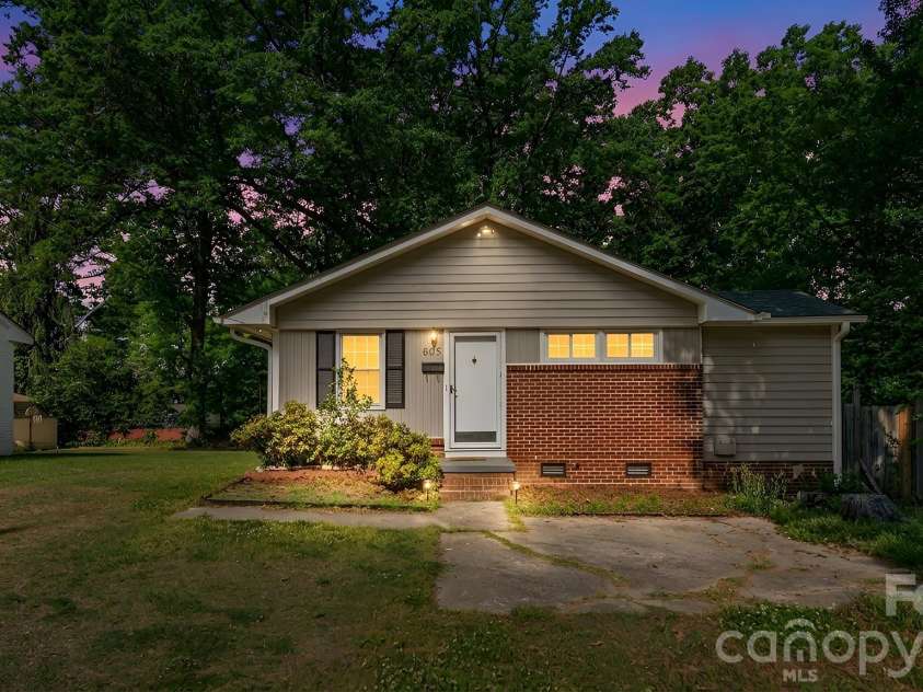 605 Park Terrace, Gastonia, NC 28054.  MLS# CAR4373381, YatesRealty ID 20186. 
