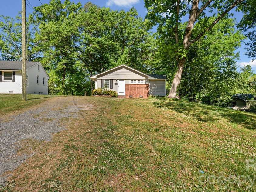 605 Park Terrace, Gastonia, NC 28054.  MLS# CAR4373381, YatesRealty ID 20186. 