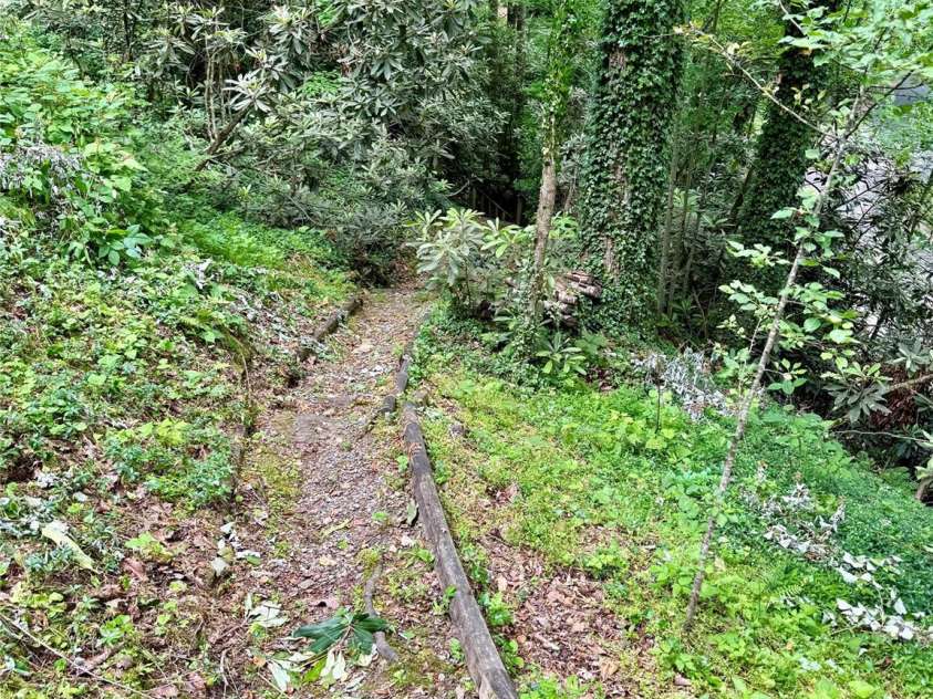 608 Surrey Glen Circle, Hendersonville, NC 28739.  MLS# CAR4264922, YatesRealty ID 20187. 