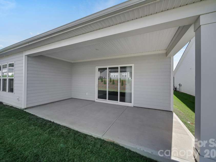8021 Brookbank Drive, Charlotte, NC 28269.  MLS# CAR4345223, YatesRealty ID 20188. 