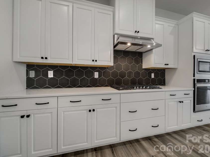 8021 Brookbank Drive, Charlotte, NC 28269.  MLS# CAR4345223, YatesRealty ID 20188. 