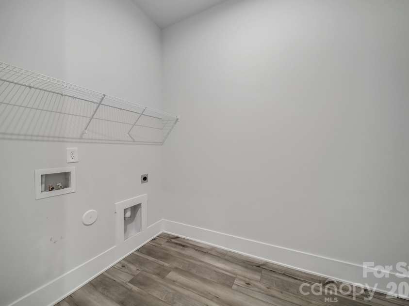 8021 Brookbank Drive, Charlotte, NC 28269.  MLS# CAR4345223, YatesRealty ID 20188. 