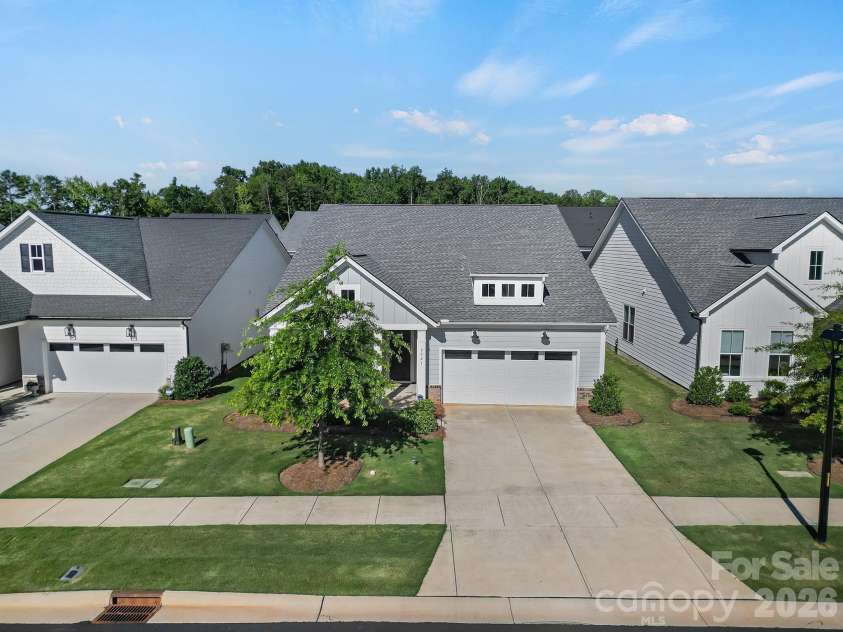 8021 Brookbank Drive, Charlotte, NC 28269.  MLS# CAR4345223, YatesRealty ID 20188. 