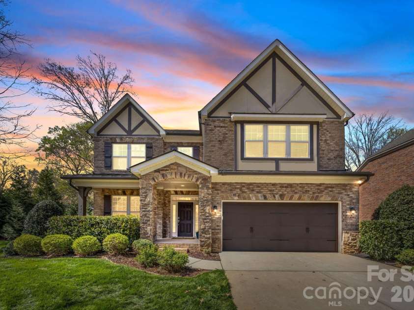 921 Rock Forest Way, Fort Mill, SC 29707.  MLS# CAR4359119, YatesRealty ID 20189. 921 Rock Forest Way