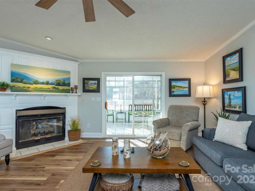 428 Riverwind Drive, Hendersonville, NC 28739.  MLS# CAR4331015, YatesRealty ID 2019. 