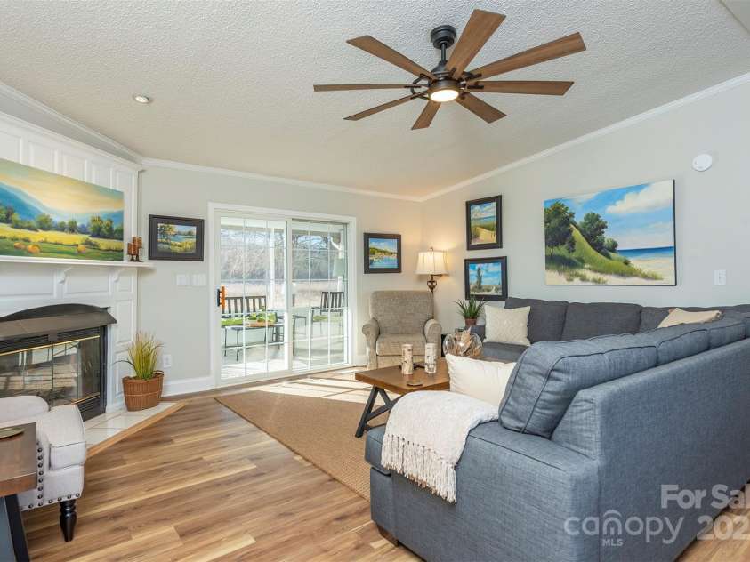 428 Riverwind Drive, Hendersonville, NC 28739.  MLS# CAR4331015, YatesRealty ID 2019. 