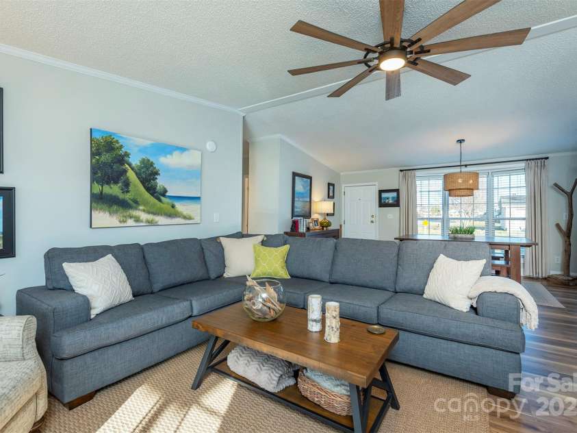 428 Riverwind Drive, Hendersonville, NC 28739.  MLS# CAR4331015, YatesRealty ID 2019. 