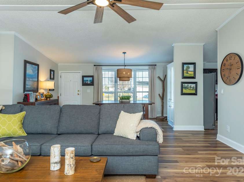 428 Riverwind Drive, Hendersonville, NC 28739.  MLS# CAR4331015, YatesRealty ID 2019. 