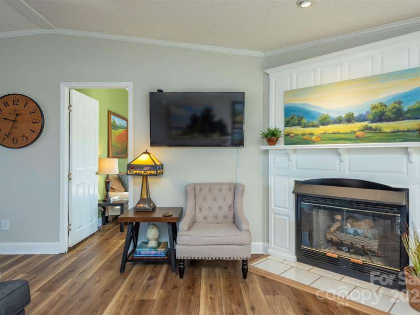 428 Riverwind Drive, Hendersonville, NC 28739.  MLS# CAR4331015, YatesRealty ID 2019. 