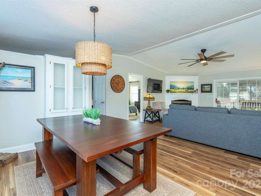 428 Riverwind Drive, Hendersonville, NC 28739.  MLS# CAR4331015, YatesRealty ID 2019. 