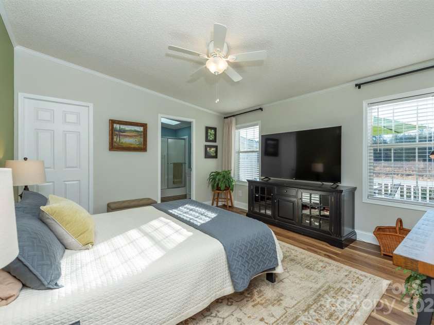 428 Riverwind Drive, Hendersonville, NC 28739.  MLS# CAR4331015, YatesRealty ID 2019. 
