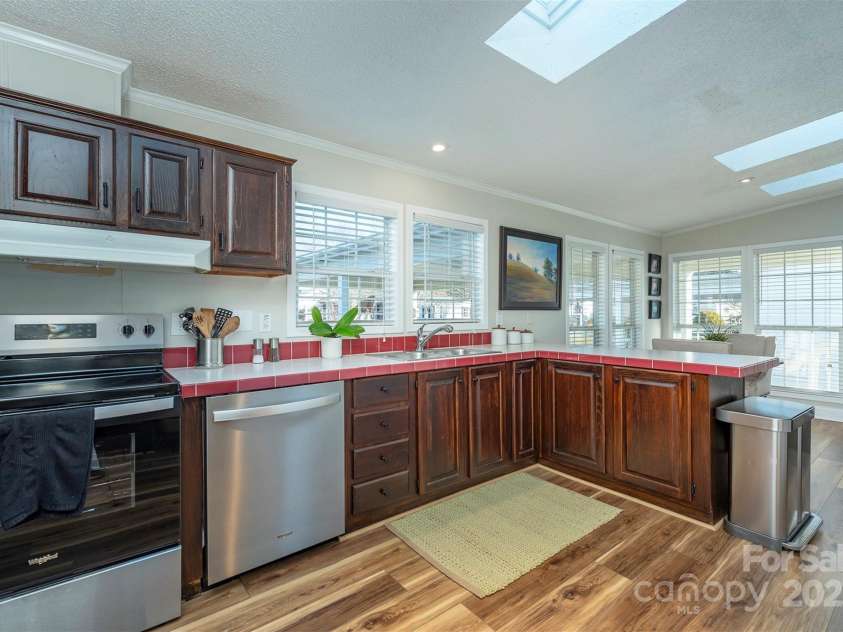 428 Riverwind Drive, Hendersonville, NC 28739.  MLS# CAR4331015, YatesRealty ID 2019. 