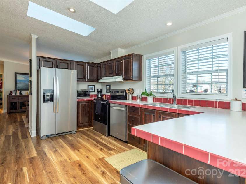 428 Riverwind Drive, Hendersonville, NC 28739.  MLS# CAR4331015, YatesRealty ID 2019. 
