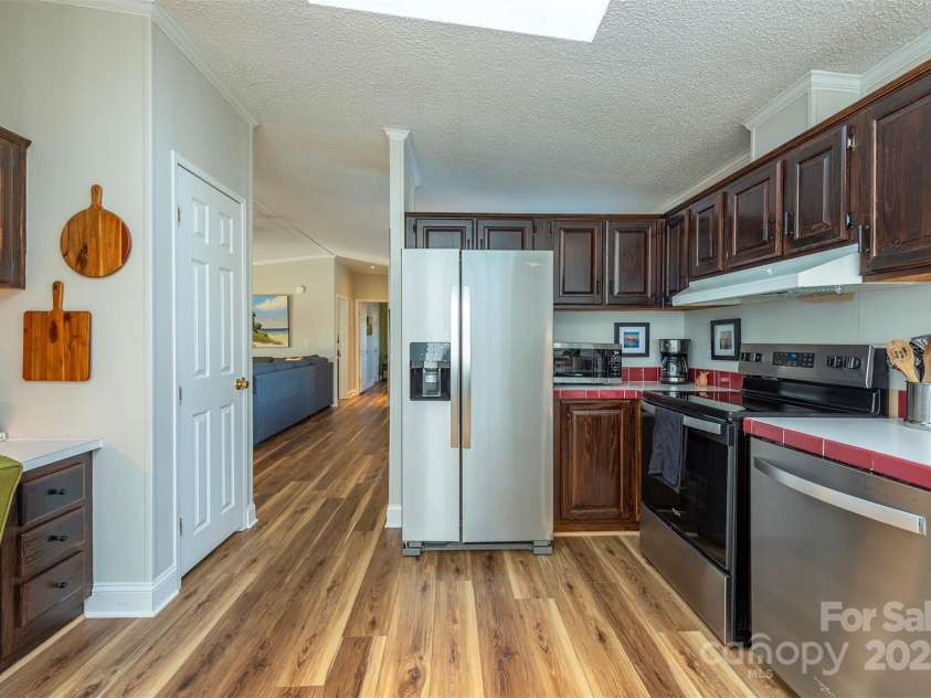 428 Riverwind Drive, Hendersonville, NC 28739.  MLS# CAR4331015, YatesRealty ID 2019. 