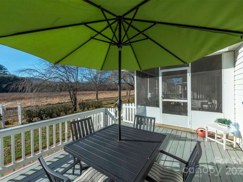 428 Riverwind Drive, Hendersonville, NC 28739.  MLS# CAR4331015, YatesRealty ID 2019. 
