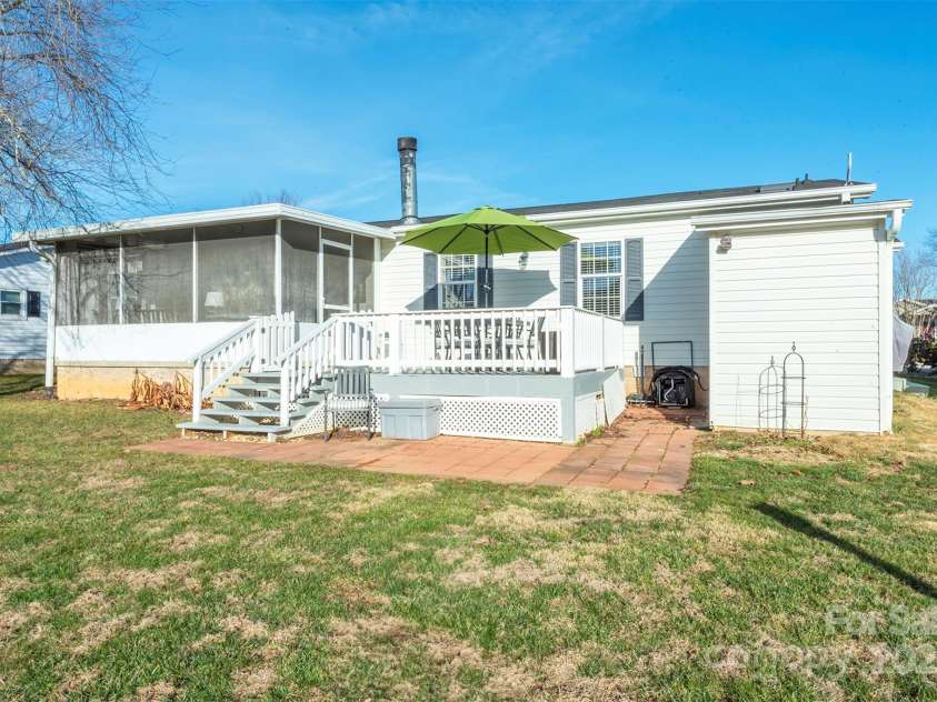 428 Riverwind Drive, Hendersonville, NC 28739.  MLS# CAR4331015, YatesRealty ID 2019. 