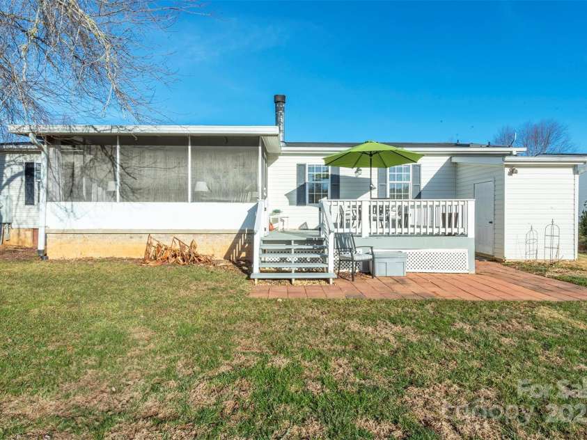 428 Riverwind Drive, Hendersonville, NC 28739.  MLS# CAR4331015, YatesRealty ID 2019. 