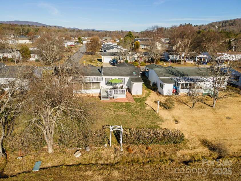 428 Riverwind Drive, Hendersonville, NC 28739.  MLS# CAR4331015, YatesRealty ID 2019. 