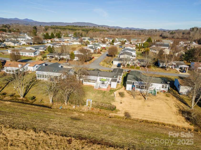 428 Riverwind Drive, Hendersonville, NC 28739.  MLS# CAR4331015, YatesRealty ID 2019. 