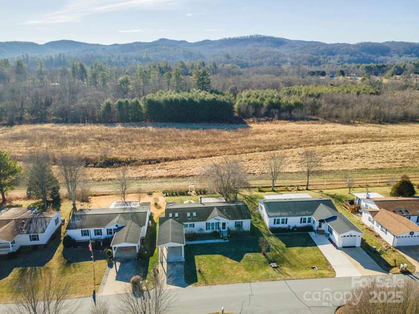 428 Riverwind Drive, Hendersonville, NC 28739.  MLS# CAR4331015, YatesRealty ID 2019. 