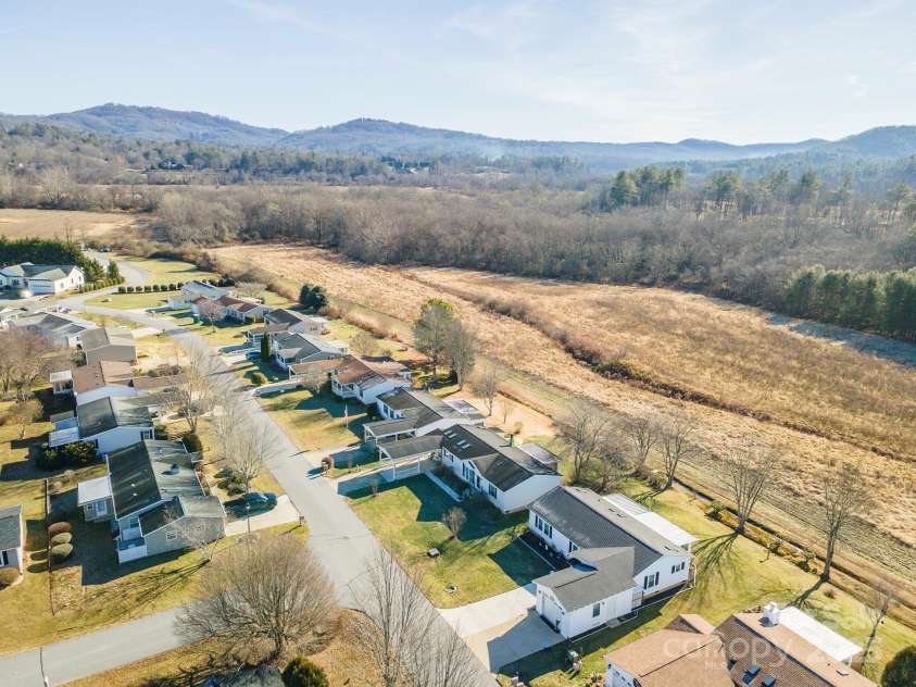 428 Riverwind Drive, Hendersonville, NC 28739.  MLS# CAR4331015, YatesRealty ID 2019. 