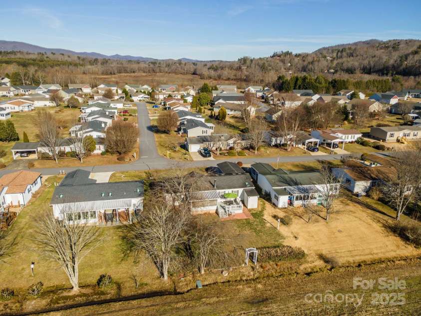 428 Riverwind Drive, Hendersonville, NC 28739.  MLS# CAR4331015, YatesRealty ID 2019. 