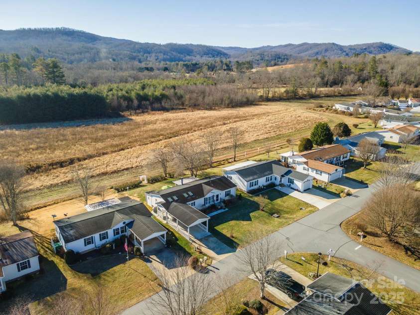 428 Riverwind Drive, Hendersonville, NC 28739.  MLS# CAR4331015, YatesRealty ID 2019. 