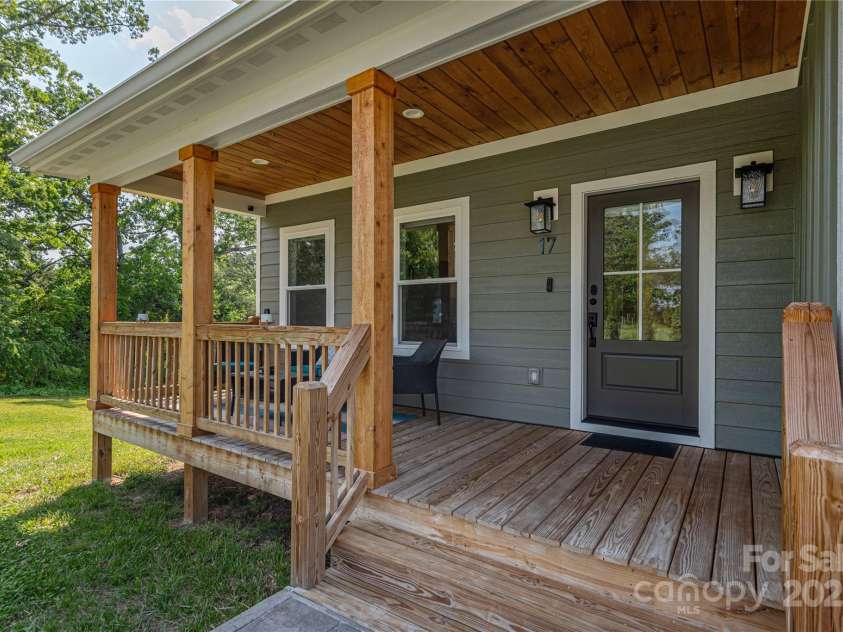17 Baxter Woods Lane, Candler, NC 28715.  MLS# CAR4267749, YatesRealty ID 20190. 