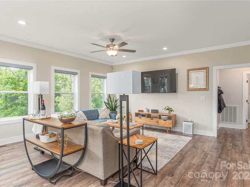 17 Baxter Woods Lane, Candler, NC 28715.  MLS# CAR4267749, YatesRealty ID 20190. 