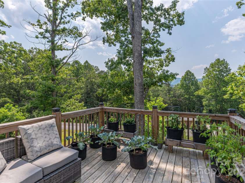 17 Baxter Woods Lane, Candler, NC 28715.  MLS# CAR4267749, YatesRealty ID 20190. 