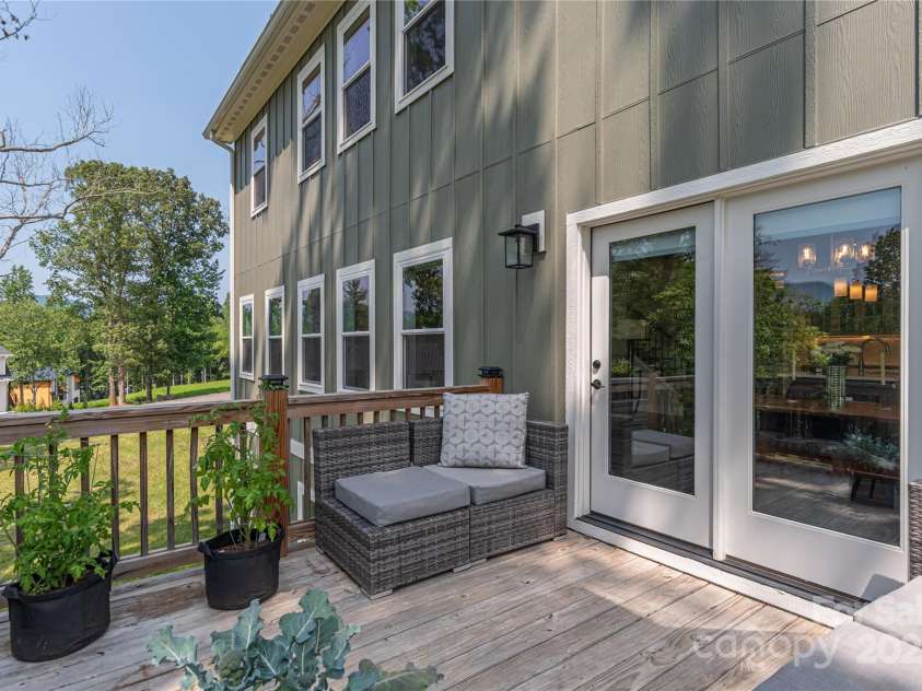 17 Baxter Woods Lane, Candler, NC 28715.  MLS# CAR4267749, YatesRealty ID 20190. 