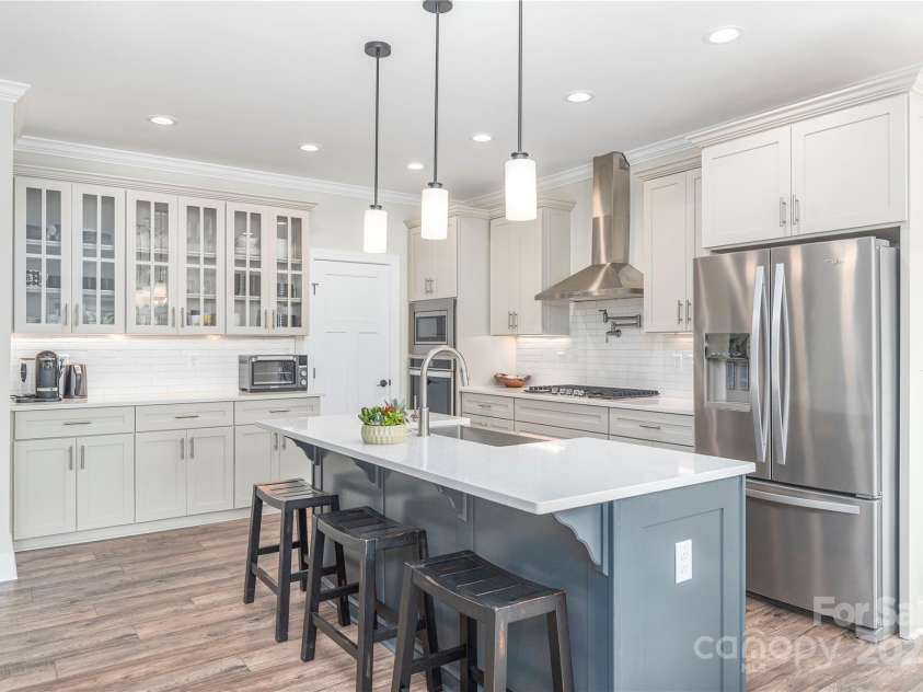 17 Baxter Woods Lane, Candler, NC 28715.  MLS# CAR4267749, YatesRealty ID 20190. 