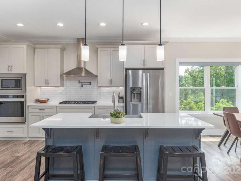 17 Baxter Woods Lane, Candler, NC 28715.  MLS# CAR4267749, YatesRealty ID 20190. 