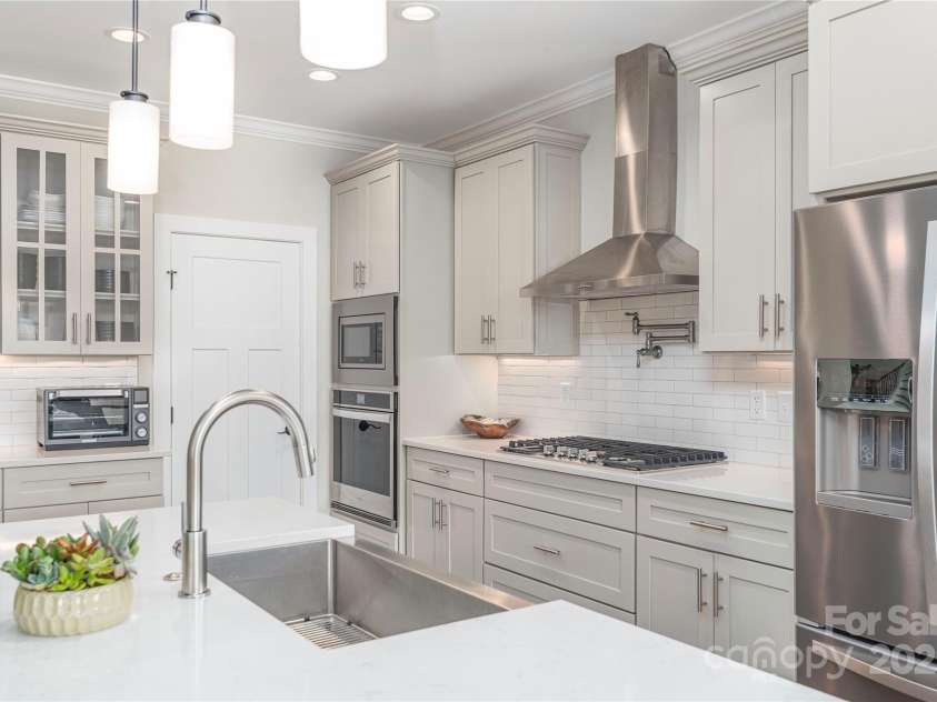 17 Baxter Woods Lane, Candler, NC 28715.  MLS# CAR4267749, YatesRealty ID 20190. 