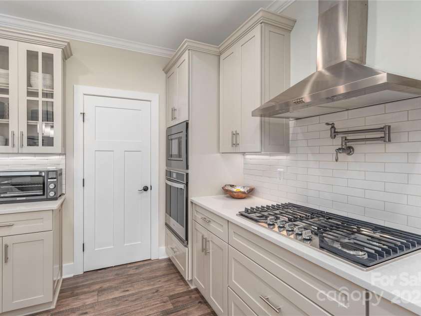 17 Baxter Woods Lane, Candler, NC 28715.  MLS# CAR4267749, YatesRealty ID 20190. 