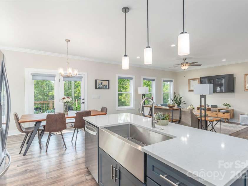 17 Baxter Woods Lane, Candler, NC 28715.  MLS# CAR4267749, YatesRealty ID 20190. 