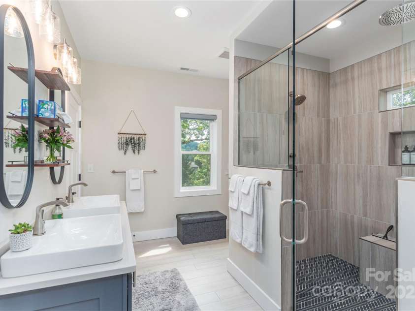 17 Baxter Woods Lane, Candler, NC 28715.  MLS# CAR4267749, YatesRealty ID 20190. 