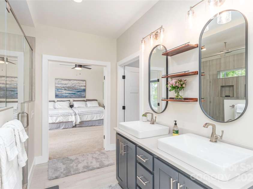 17 Baxter Woods Lane, Candler, NC 28715.  MLS# CAR4267749, YatesRealty ID 20190. 