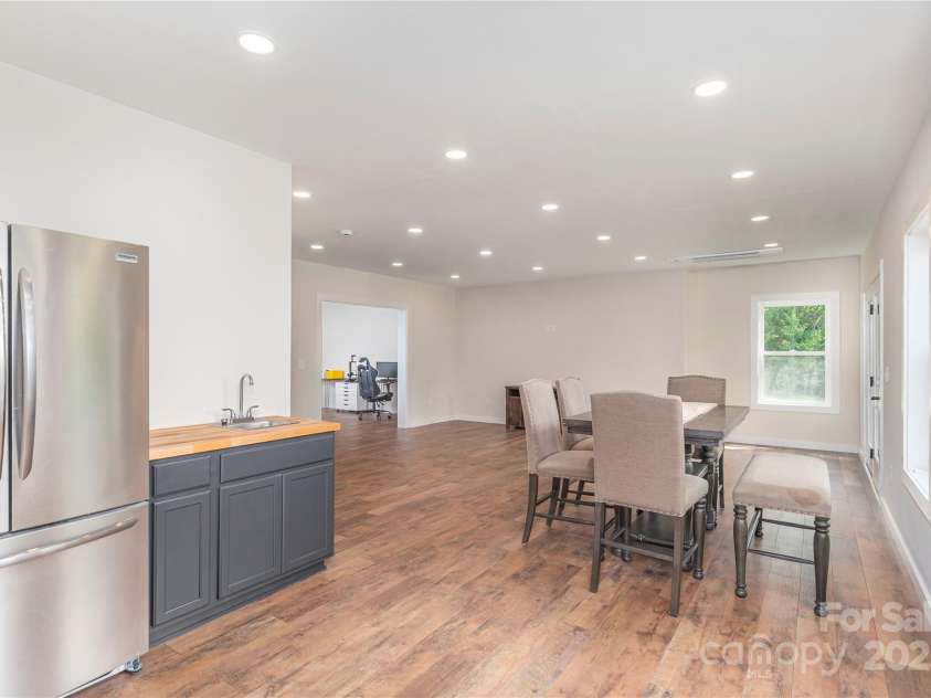 17 Baxter Woods Lane, Candler, NC 28715.  MLS# CAR4267749, YatesRealty ID 20190. 