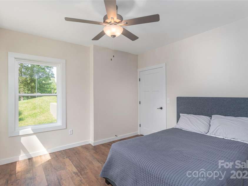 17 Baxter Woods Lane, Candler, NC 28715.  MLS# CAR4267749, YatesRealty ID 20190. 