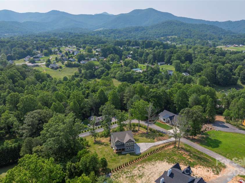 17 Baxter Woods Lane, Candler, NC 28715.  MLS# CAR4267749, YatesRealty ID 20190. 