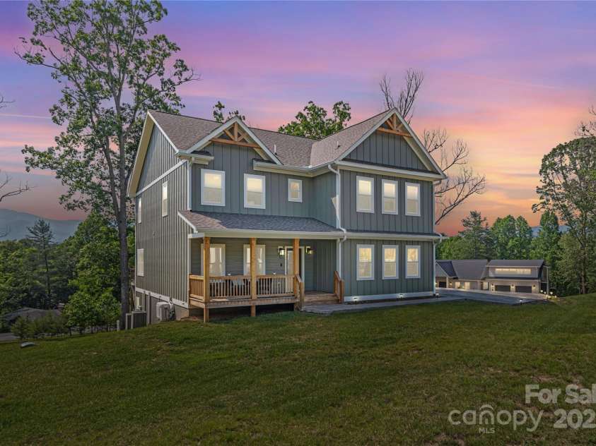 17 Baxter Woods Lane, Candler, NC 28715.  MLS# CAR4267749, YatesRealty ID 20190. 