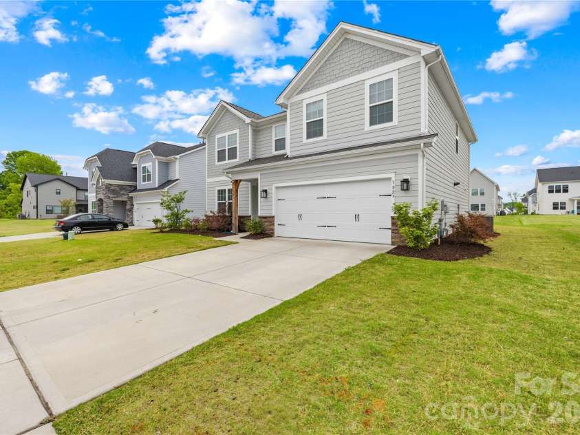 3823 Dahlia Drive, Harrisburg, NC 28075.  MLS# CAR4372342, YatesRealty ID 20191. 