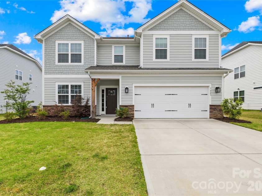 3823 Dahlia Drive, Harrisburg, NC 28075.  MLS# CAR4372342, YatesRealty ID 20191. 