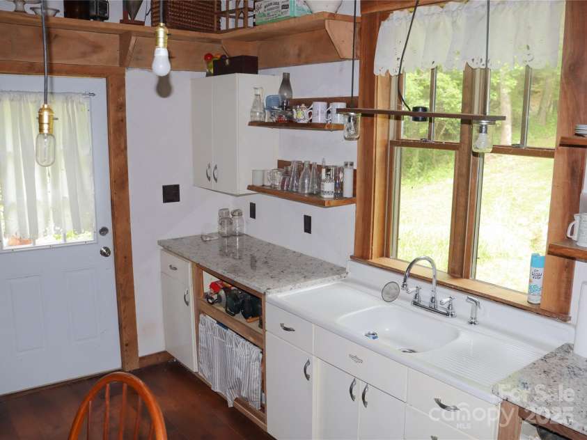 459 Old Yellow Mountain Road, Marion, NC 28752.  MLS# CAR4269848, YatesRealty ID 20191. 