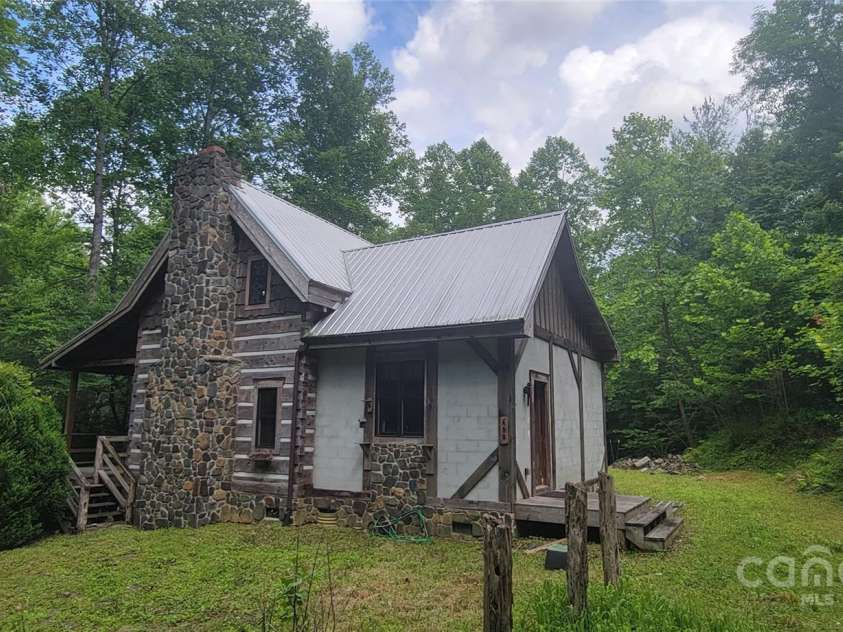 459 Old Yellow Mountain Road, Marion, NC 28752.  MLS# CAR4269848, YatesRealty ID 20191. 