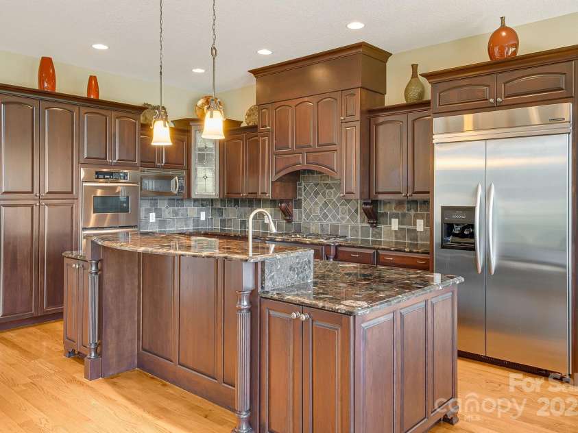 122 Eagles Crest Way, Lake Lure, NC 28746.  MLS# CAR4268274, YatesRealty ID 20192. 