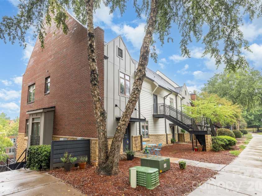 772 Cotton Gin Alley, Davidson, NC 28036.  MLS# CAR4334928, YatesRealty ID 20192. End Unit