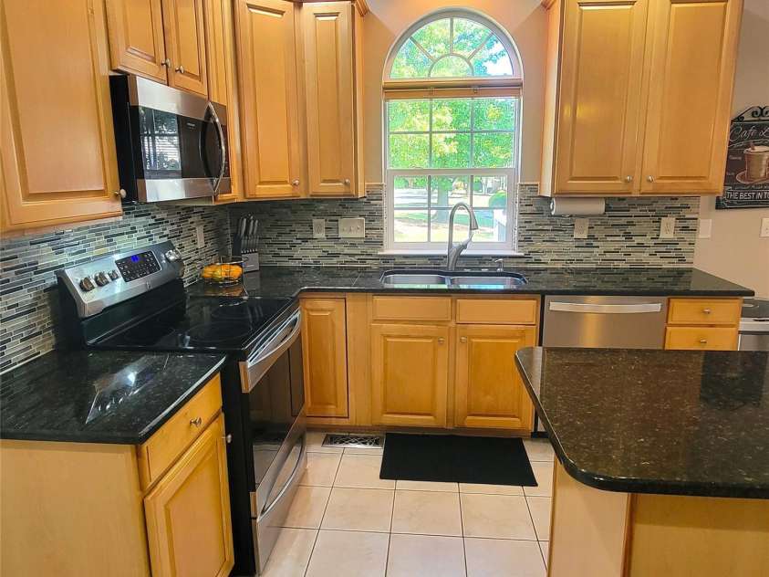 9310 Autumn Applause Drive, Charlotte, NC 28277.  MLS# CAR4366410, YatesRealty ID 20194. 
